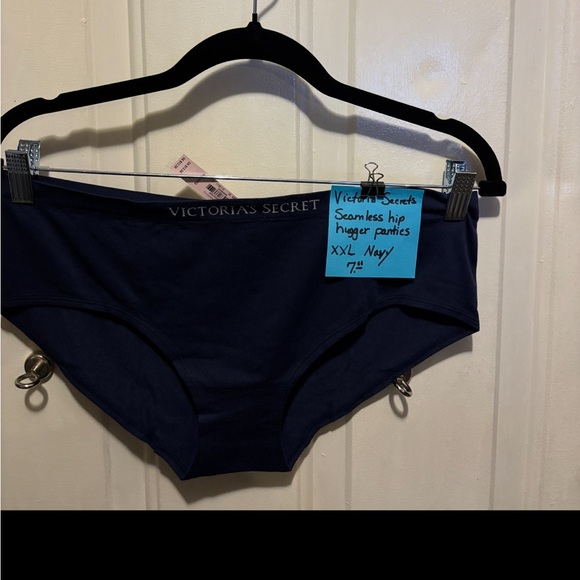 New w/Tags Victoria’s Secret Navy Seamless Panties

 sz.XXL  

$7 - Picture 1 of 2